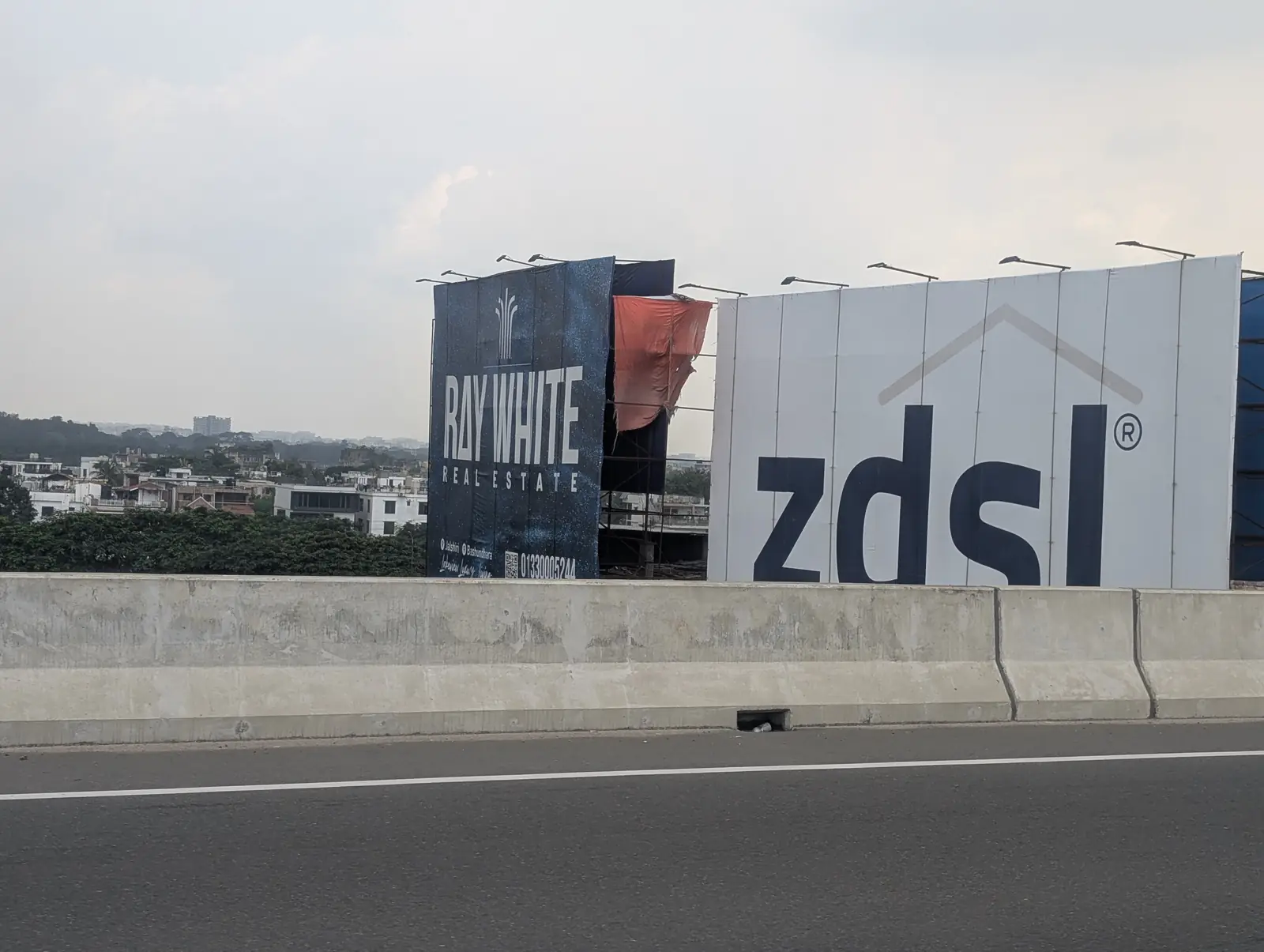 Expressway billboard face seen from the deck