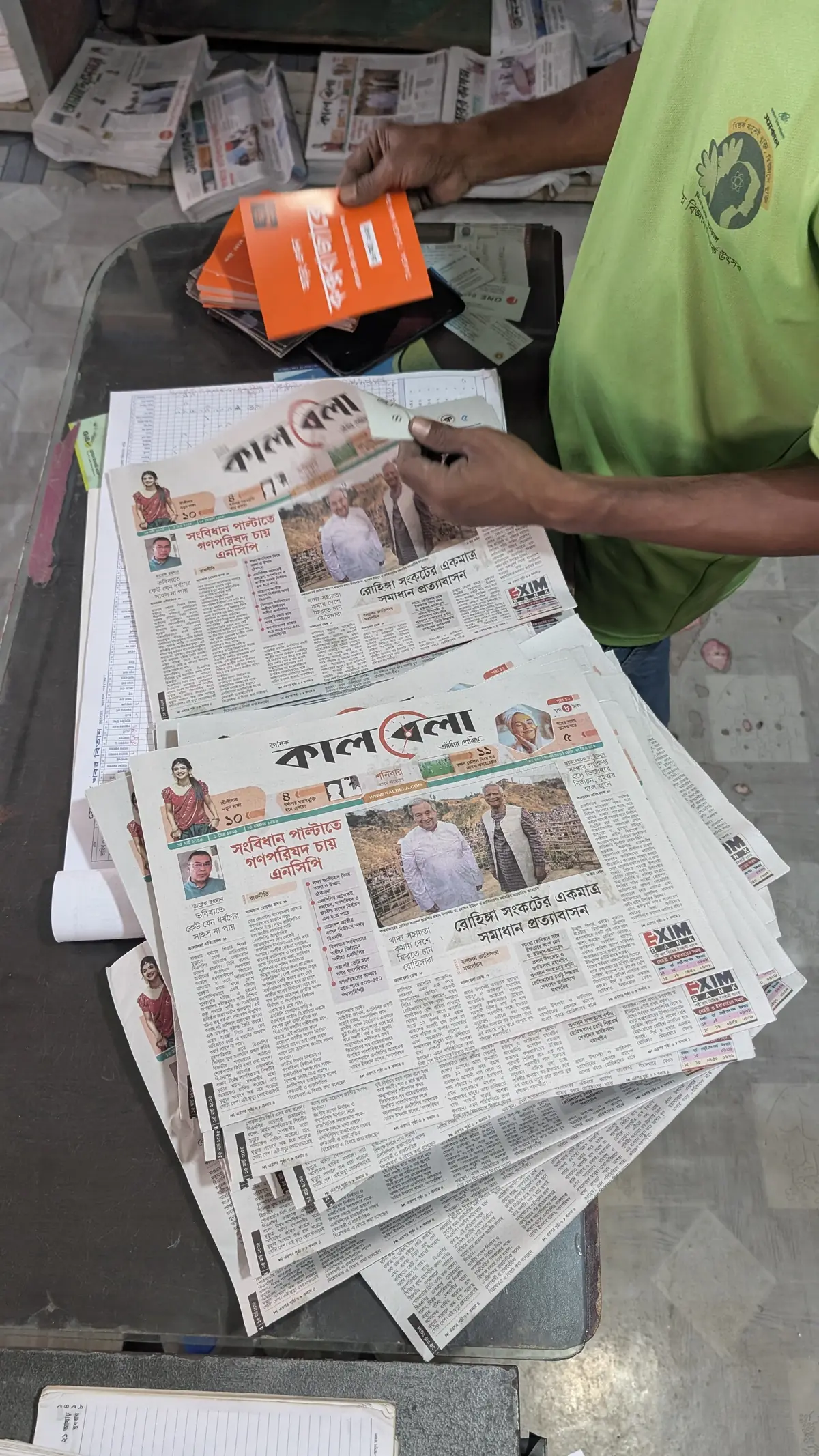Newspaper bundles with inserted leaflets