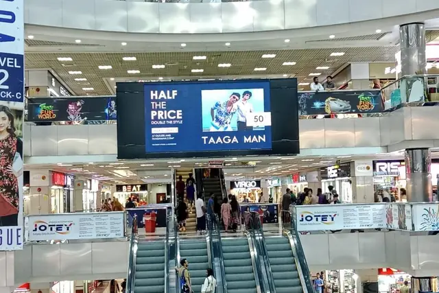 Bashundhara City Indoor LED screen, Karwan Bazar & Panthapath
