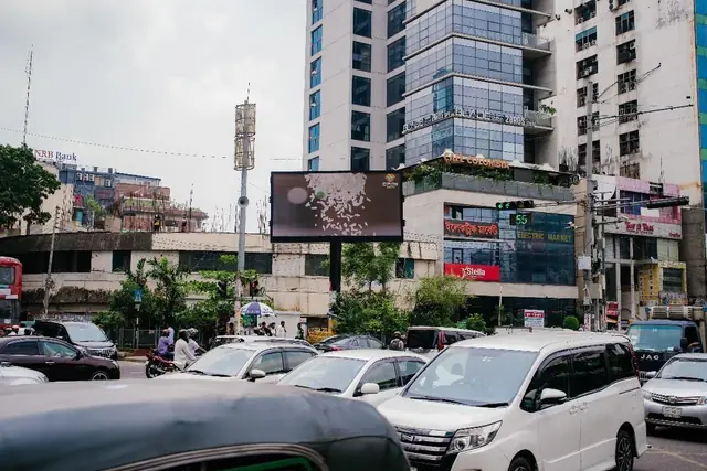 Gulshan Circle-1 Mid Island LED screen, Gulshan