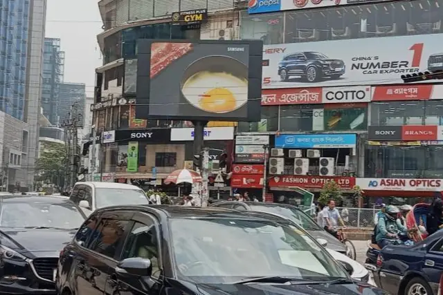 Gulshan Circle-1 Mid Island LED screen, Gulshan