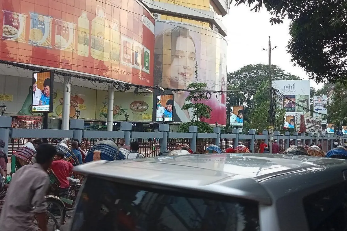 Shimanto Square (6 LED Screens) LED billboard, Dhanmondi & Science Lab, Dhaka