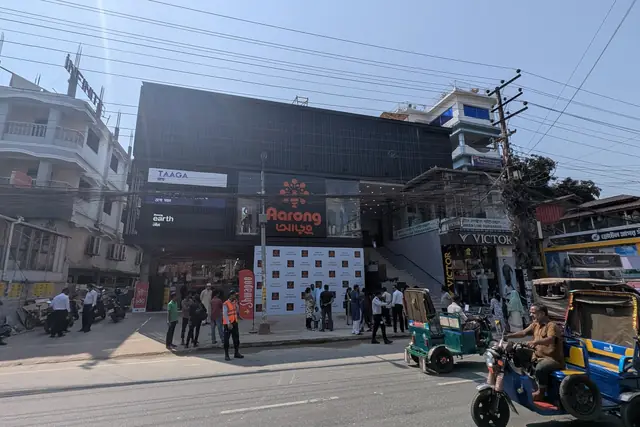 Store-launch facade branding